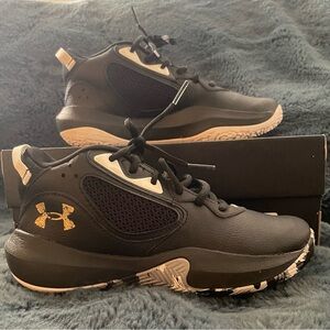 Under Armour Unisex-Child Grade School Lockdown 6 Basketball Shoe